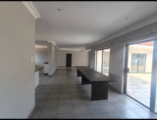 3 BEDROOM TOWNHOUSE RENTED IN ARCON PARK